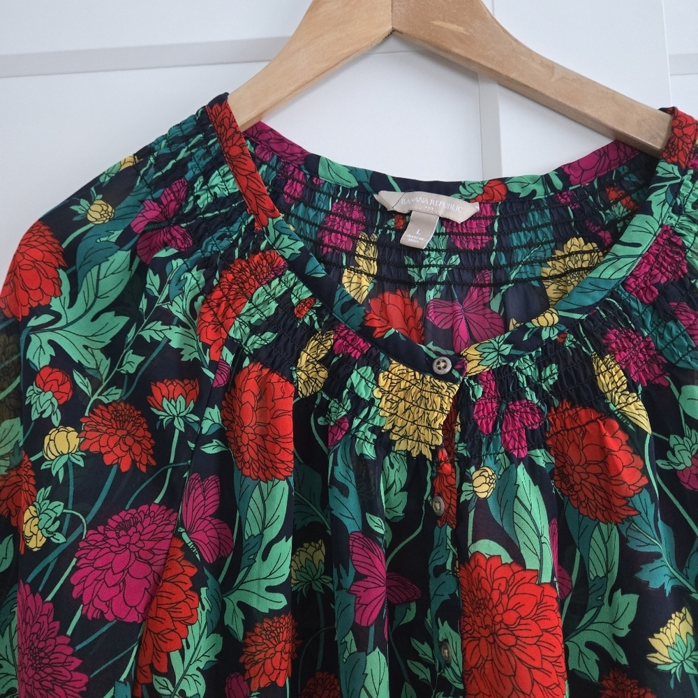Banana Republic Smocked Floral Butterfly Womens Large Button Blouse Top - Picture 3 of 9
